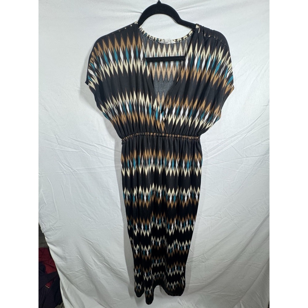 5 Love" brand apparel item in size XL with a geometric pattern Size XL